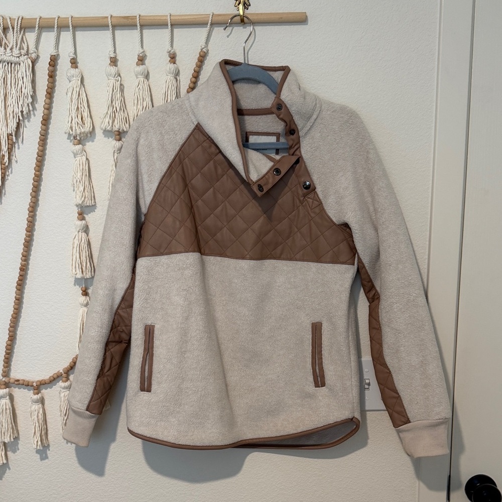 Abercrombie & Fitch Asymmetrical snap up soft fleece